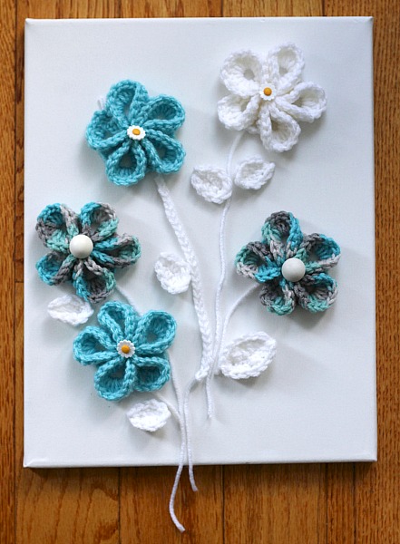 Pretty crochet flowers for all kinds of projects. Wall art or embellishing hats, beanies and bags. Easy to follow video tutorial.