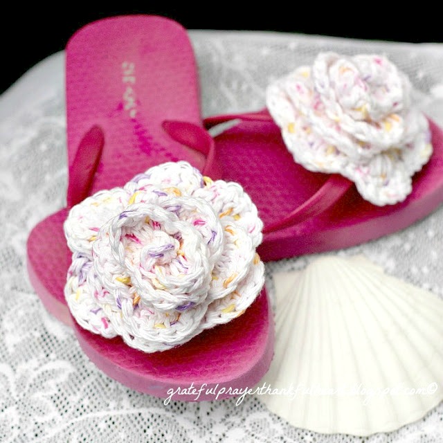 Dress up inexpensive flip flops with easy to make crochet flowers for summer fun. How-to instructions for attaching and flowers pattern.