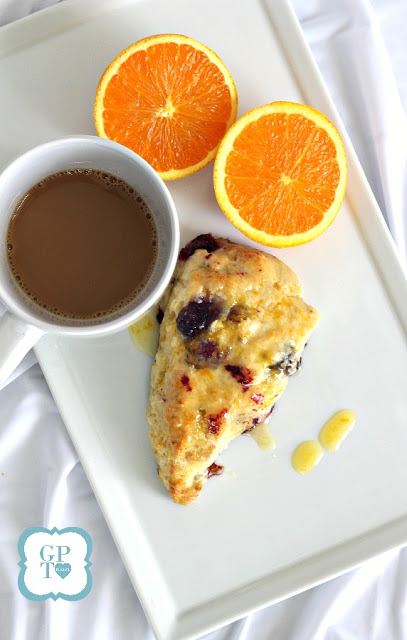 Delicious scones filled with blueberries with an orange or lemon glaze on top. Perfect for breakfast or at break time with your coffee or tea.