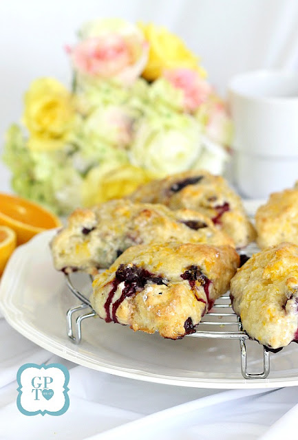 Delicious scones filled with blueberries with an orange or lemon glaze on top. Perfect for breakfast or at break time with your coffee or tea.