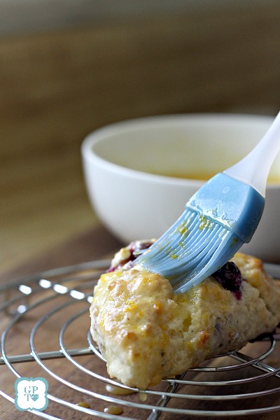 Delicious scones filled with blueberries with an orange or lemon glaze on top. Perfect for breakfast or at break time with your coffee or tea.