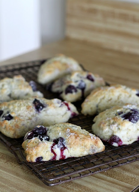 Delicious scones filled with blueberries with an orange or lemon glaze on top. Perfect for breakfast or at break time with your coffee or tea.