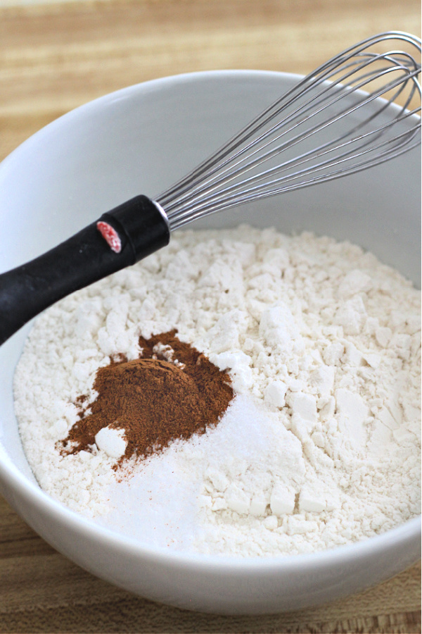 making oatmeal raisin cookies