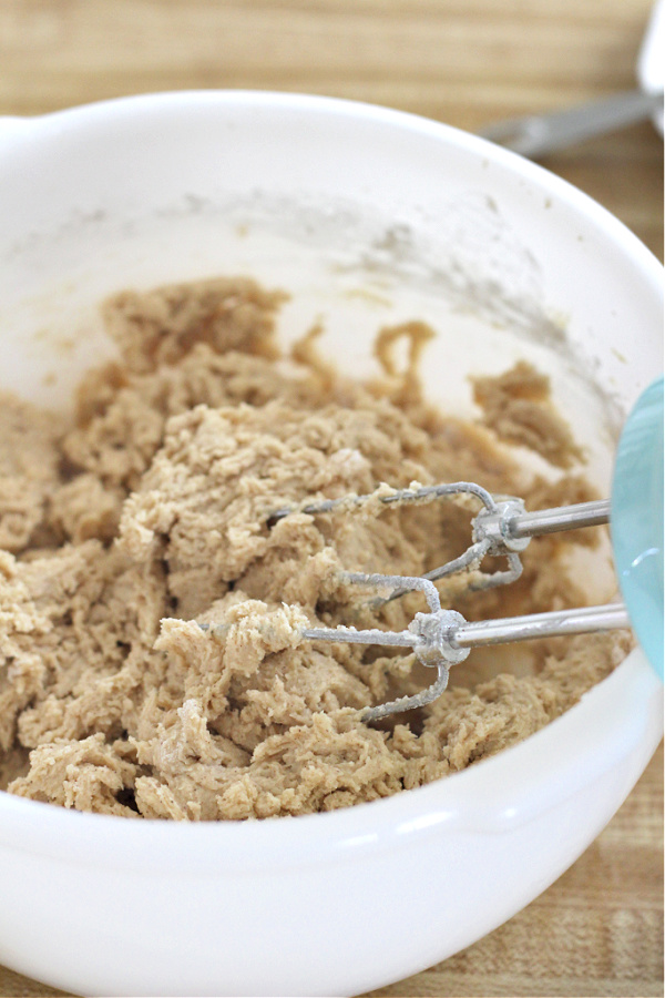 making oatmeal raisin cookies