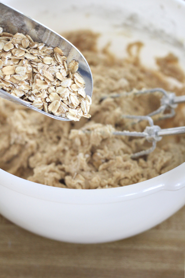 making oatmeal raisin cookies