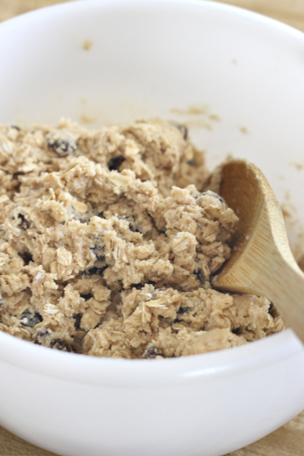 making oatmeal raisin cookies