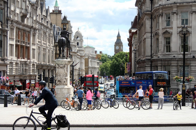 Keep Calm and Love London, travel from Heathrow Airport to Trafalgar Square, the National Gallery, the National Portrait Gallery & St Martins in the Fields.