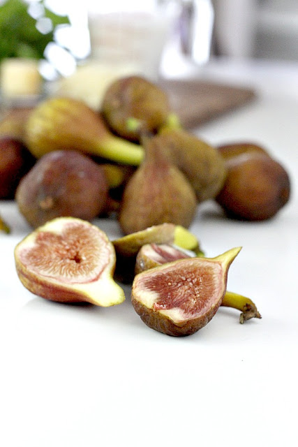 sliced fresh figs from backyard tree