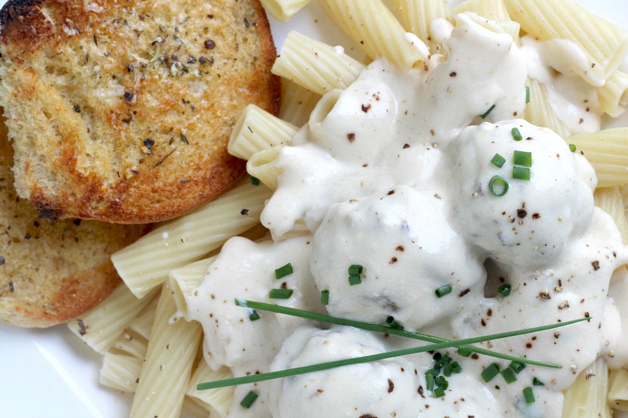 Easy recipe for Swedish meatballs in a creamy white sauce. Served over cooked noodles or pasta for a lovely and delicious dinner entree.