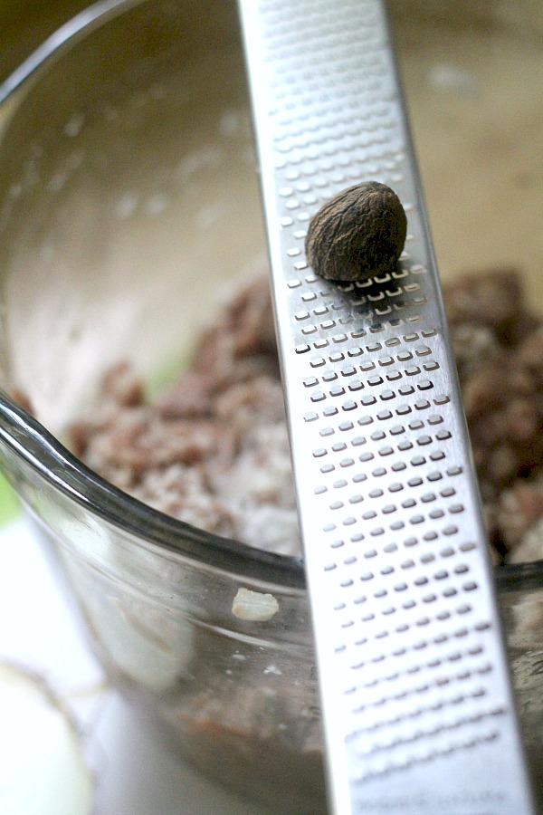 Easy recipe for Swedish meatballs in a creamy white sauce. Served over cooked noodles or pasta for a lovely and delicious dinner entree.