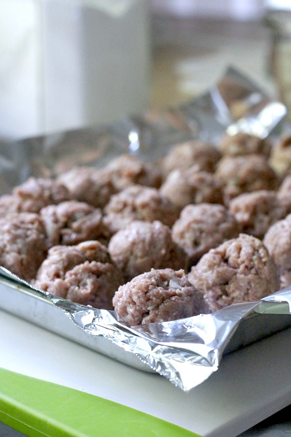 Easy recipe for Swedish meatballs in a creamy white sauce. Served over cooked noodles or pasta for a lovely and delicious dinner entree.