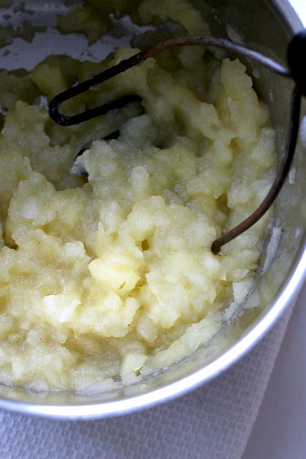 Super easy, homemade chunky applesauce lightly sweetened and with a hint of cinnamon and cloves. Lovely autumn & Thanksgiving side dish using fresh apples.