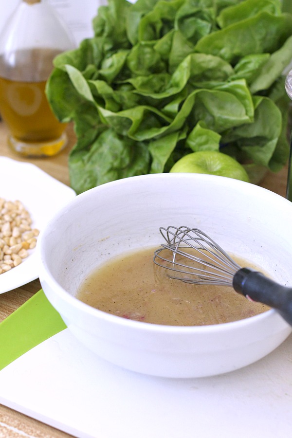 Easy recipe for Arugula, Apple and Fennel Salad with Citrus Vinaigrette and Three-Cheese Crostini from Valerie Bertinelli's cook book. One of many great recipes from this adorable actress and cook.