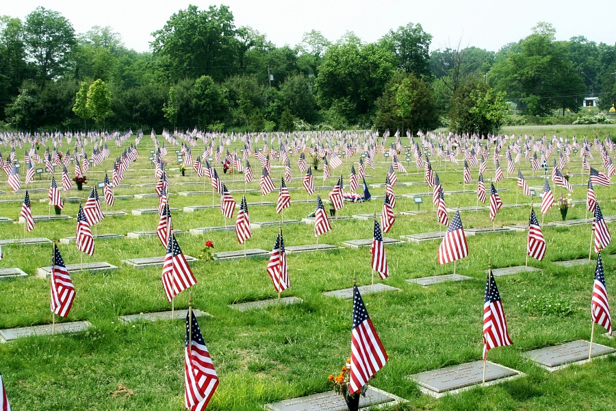 Honoring our Veterans with free Memorial Day printables for Kids. Fun coloring page, a patriotic word search and a page to write a letter of thanks to encourage someone you know that served in the military. Set out some markers and crayons and let the kids celebrate this holiday creatively.