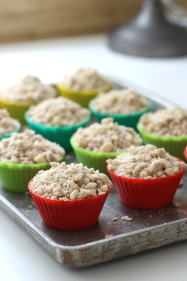 Easy recipe for Allspice Crumb muffins perfect for breakfast or snacking with coffee, tea or a cold glass of milk. 