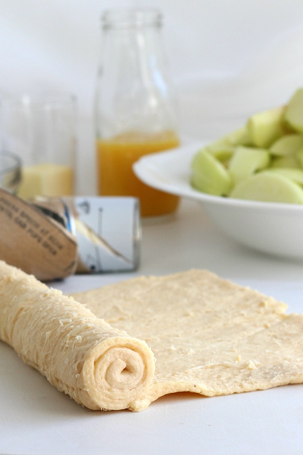 Super easy recipe for autumns favorite fruit, Apple Bundles are made with crescent rolls, cinnamon with a hint of orange. They smell heavenly and are perfect warm from the oven with a scoop of ice cream.