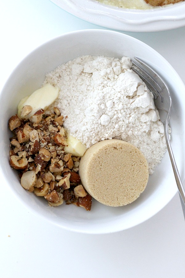 Lots of yummy apples fill this easy pie that makes its own crust. Topped with a sweet and crumbly streusel for a perfect dessert anytime.