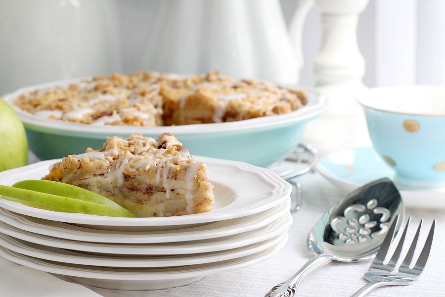 Lots of yummy apples fill this easy pie that makes its own crust. Topped with a sweet and crumbly streusel for a perfect dessert anytime.