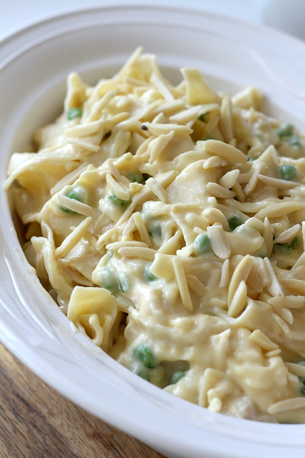 Tender egg noodles, chunks of chicken, bits of onion and bell pepper in a cheesy, creamy sauce and topped with crunchy almonds is what makes creamy chicken noodle casserole a most comforting dinner meal everyone loves.