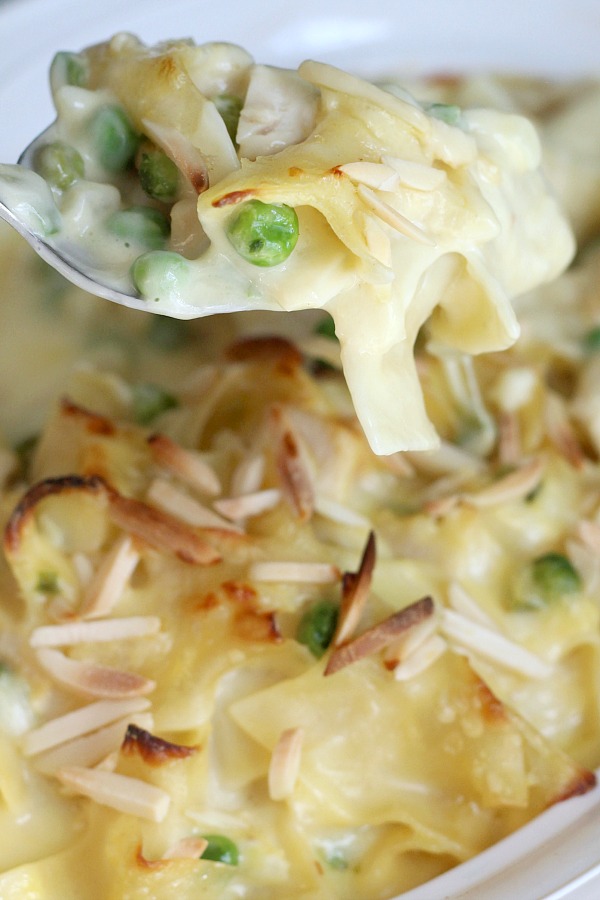 Tender egg noodles, chunks of chicken, bits of onion and bell pepper in a cheesy, creamy sauce and topped with crunchy almonds is what makes creamy chicken noodle casserole a most comforting dinner meal everyone loves.