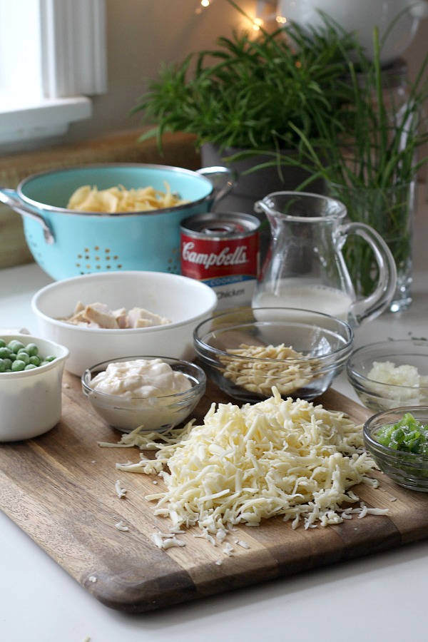 Tender egg noodles, chunks of chicken, bits of onion and bell pepper in a cheesy, creamy sauce and topped with crunchy almonds is what makes creamy chicken noodle casserole a most comforting dinner meal everyone loves.