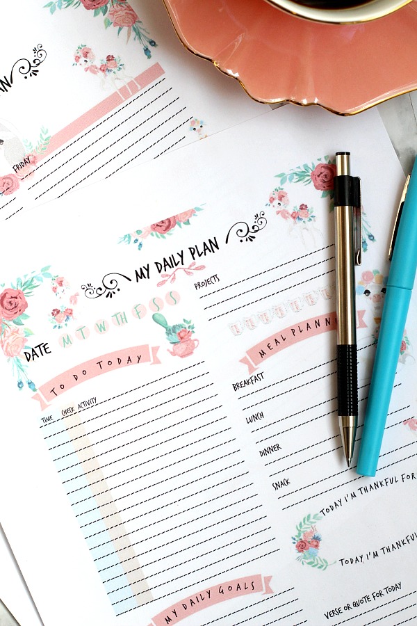 Adorable Llama Weekly & Daily Planners to jot down all those tasks, projects and appointments to keep you on track. Click for your free download.