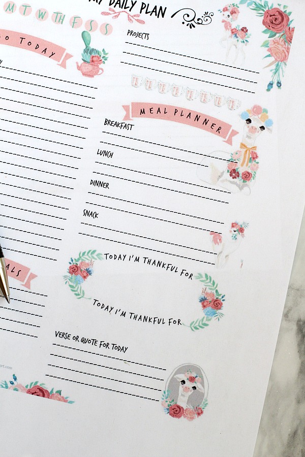 Adorable Llama Weekly & Daily Planners to jot down all those tasks, projects and appointments to keep you on track. Click for your free download.