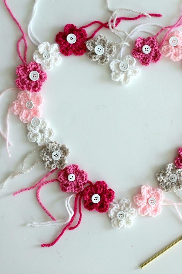 Quick, easy and perfectly pretty, this sweet crochet flower heart is cheerful, bright and a great craft for Valentine's Day. Easy pattern with step-by-step photos for heart, leaves and wreath construction.