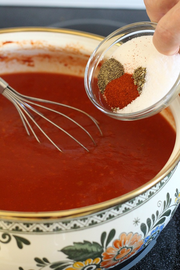 Worthy of the Queens approval and fit for her knights as they ready for a fencing duel is this delicious bowl of Medieval Times Tomato Bisque. Easy soup recipe duplicated from a dinner theater show we recently attended with our family.