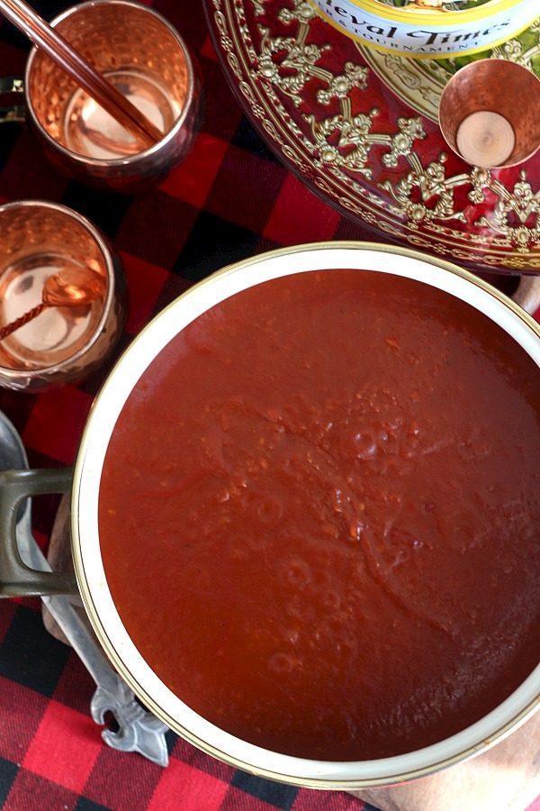 Worthy of the Queens approval and fit for her knights as they ready for a fencing duel is a delicious bowl of Medieval Times Tomato Bisque. Click for easy soup recipe and photos of a visit featuring jousting, swordsmanship, horsemanship and falconry.