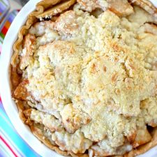 Easy Apple Crumb Pie