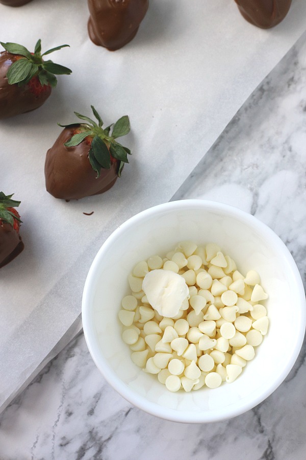 Chocolate covered strawberries are the perfect dessert for 4th of July or patriotic celebrations. Easy no-bake recipe for melting chocolate and decorating.