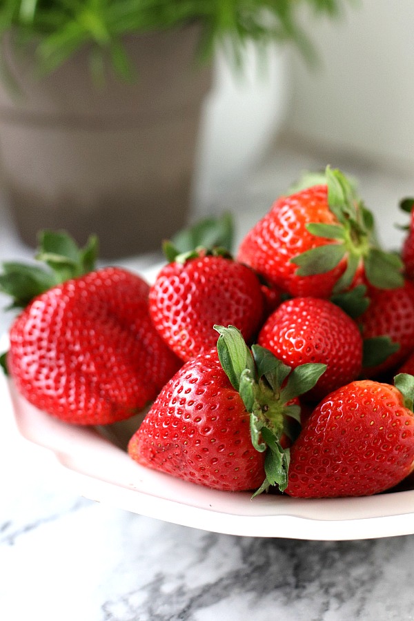 Chocolate covered strawberries are the perfect dessert for 4th of July or patriotic celebrations. Easy no-bake recipe for melting chocolate and decorating.