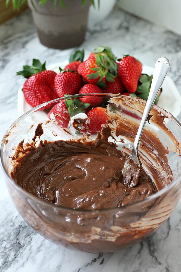 Chocolate covered strawberries are the perfect dessert for 4th of July or patriotic celebrations. Easy no-bake recipe for melting chocolate and decorating.