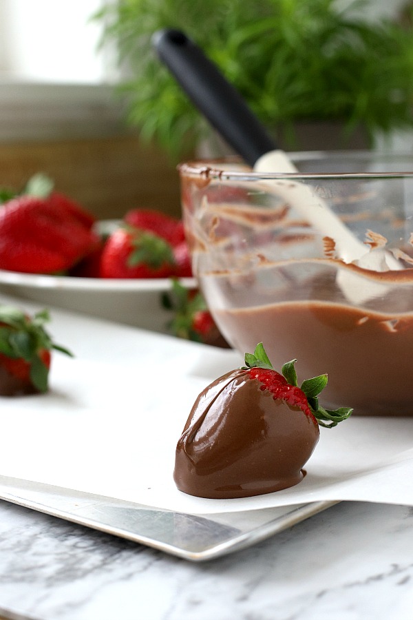 Chocolate covered strawberries are the perfect dessert for 4th of July or patriotic celebrations. Easy no-bake recipe for melting chocolate and decorating.