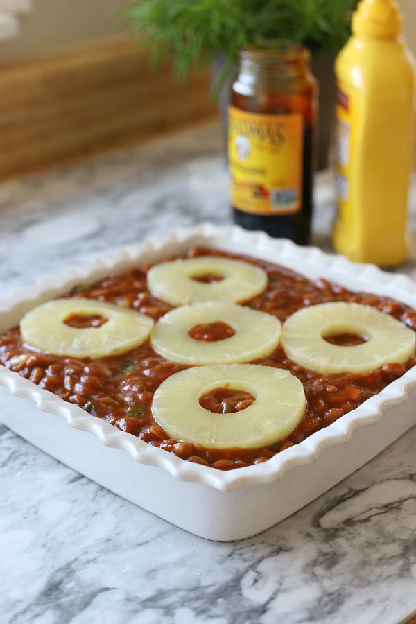 Easy step-by-step recipe for Hawaiian pork chops and baked beans with brown sugar, molasses and pineapple.