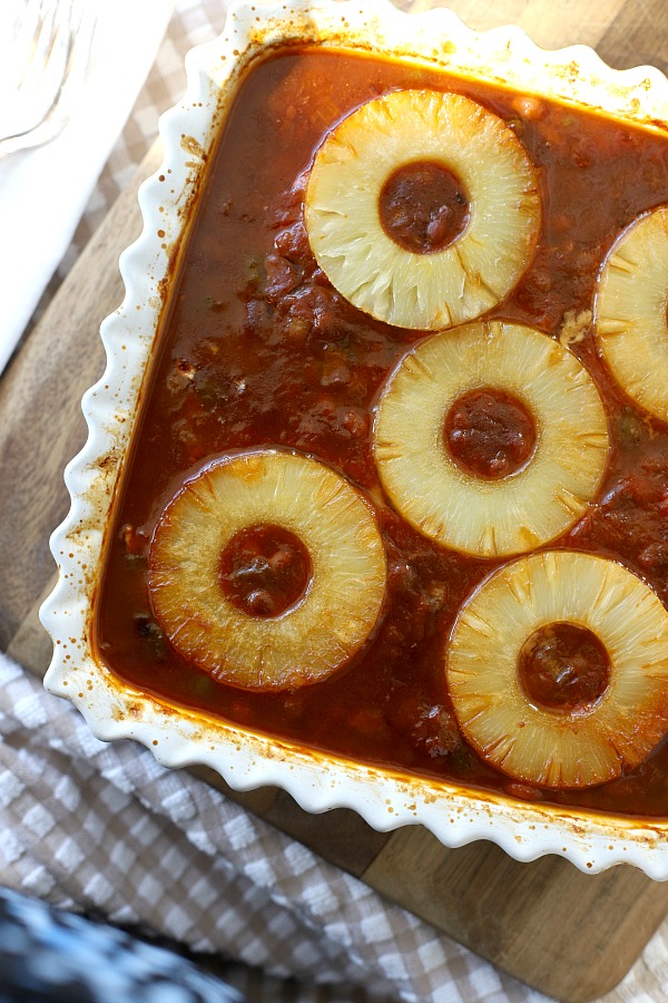 Easy step-by-step recipe for Hawaiian pork chops and baked beans with brown sugar, molasses and pineapple.