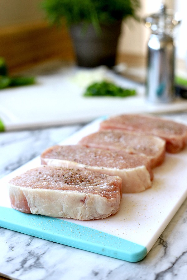 Easy Step-by-step recipe for Hawaiian pork chops and baked beans with brown sugar, molasses and pineapple.