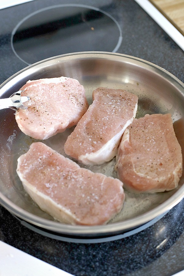 Easy step-by-step recipe for Hawaiian pork chops and baked beans with brown sugar, molasses and pineapple.