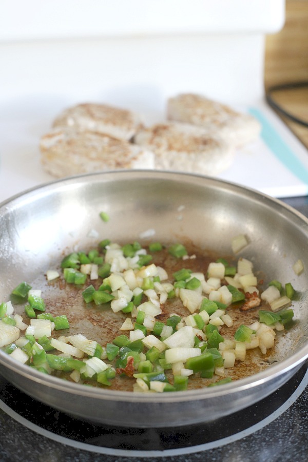 Easy step-by-step recipe for Hawaiian pork chops and baked beans with brown sugar, molasses and pineapple.