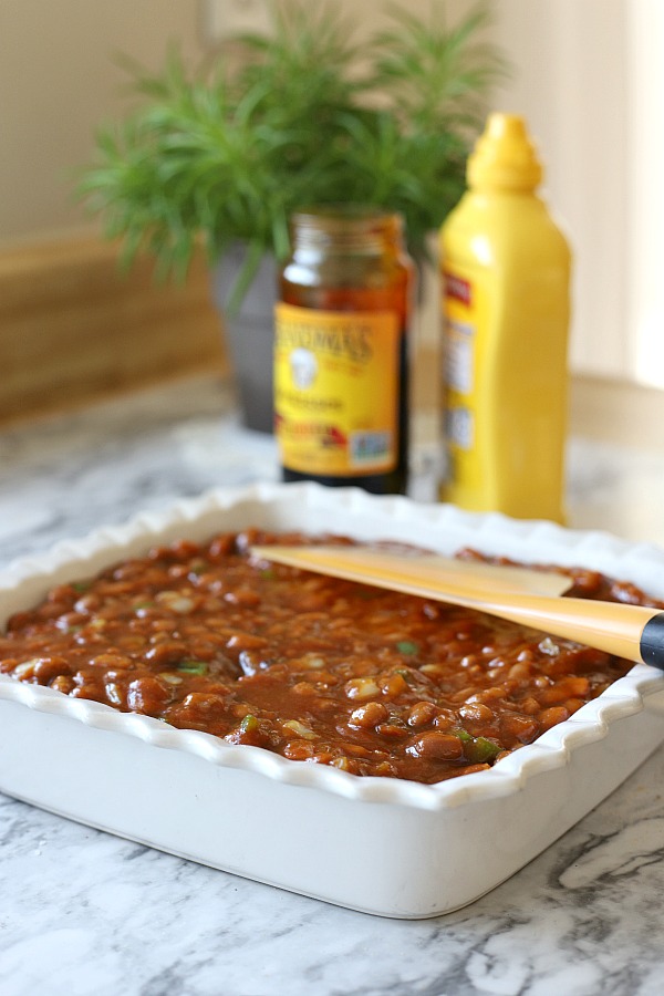 Easy step-by-step recipe for Hawaiian pork chops and baked beans with brown sugar, molasses and pineapple.