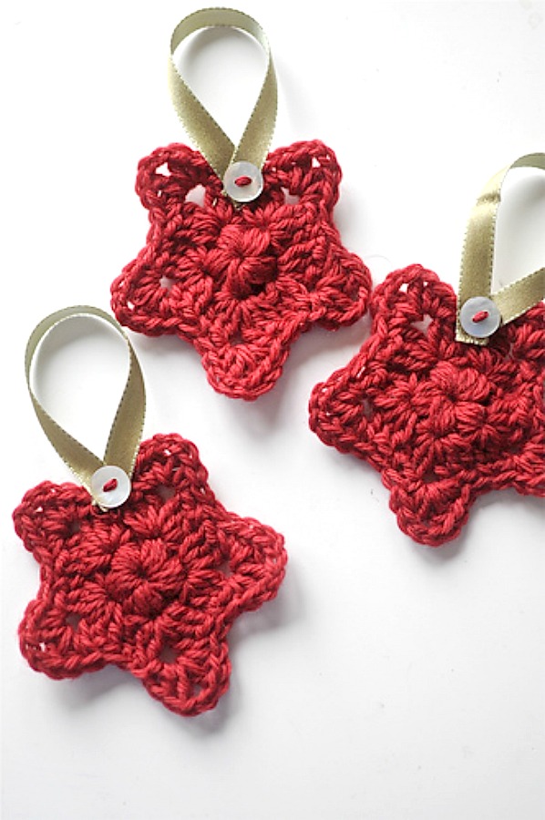 10 of the cutest crochet Christmas ornaments with free patterns that are easy! Use to decorate, trim the holiday tree, give as gifts and embellish presents.