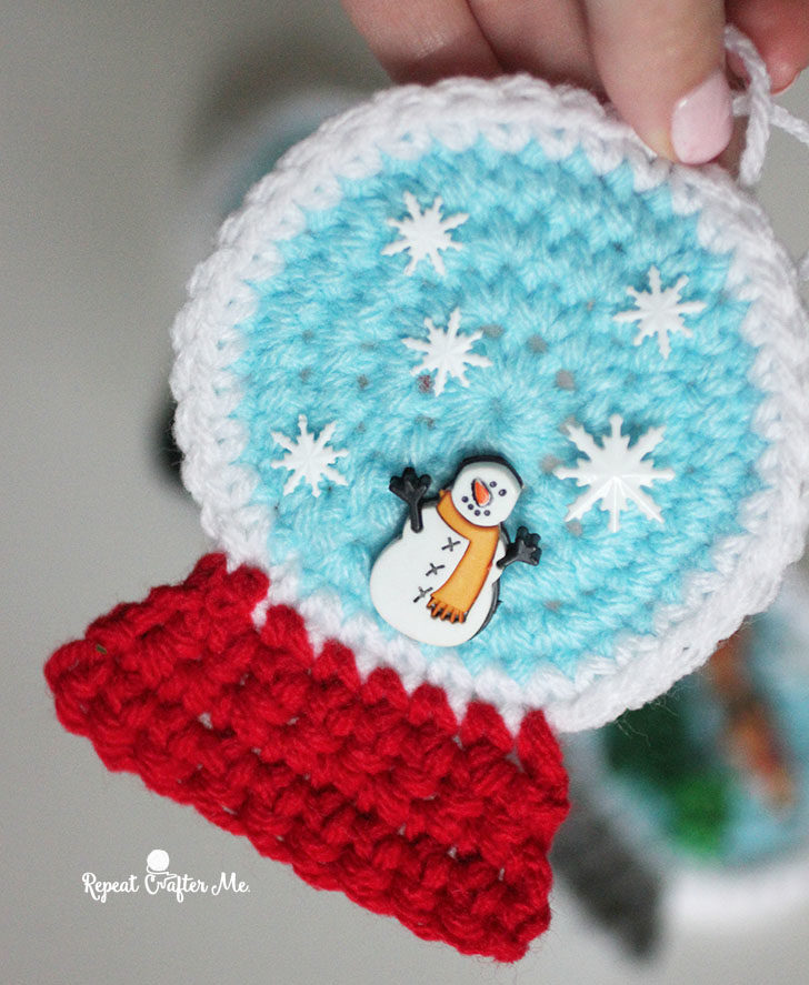 10 of the cutest crochet Christmas ornaments with free patterns that are easy! Use to decorate, trim the holiday tree, give as gifts and embellish presents.