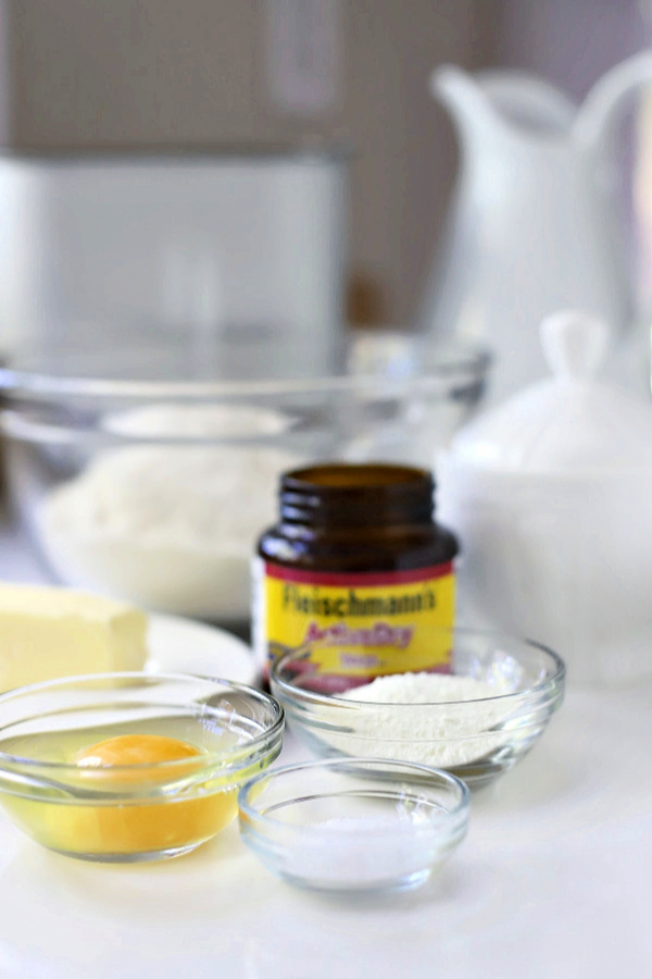 Step-by-step directions for easy cream cheese bread from yeast dough using a bread machine. A light and fluffy Danish with sweetened cheese filling is perfect for breakfast, as a snack or even dessert.