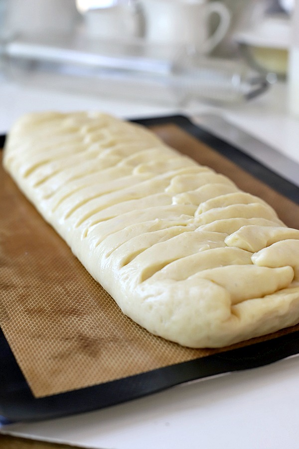 Step-by-step directions for easy cream cheese bread from yeast dough using a bread machine. A light and fluffy Danish with sweetened cheese filling is perfect for breakfast, as a snack or even dessert.