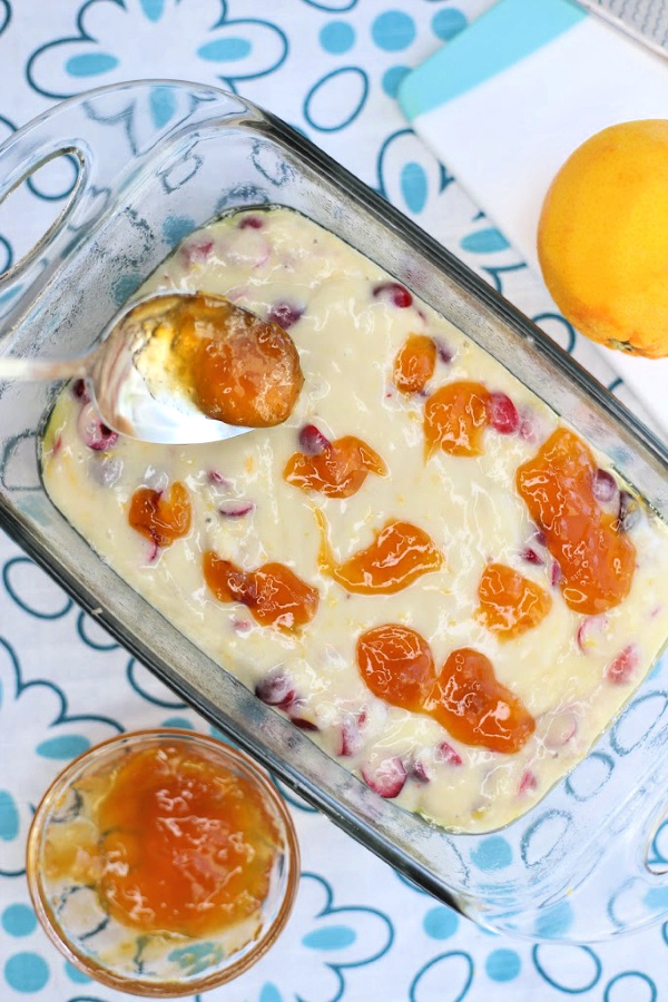 Step-by-step directions for making moist and delicious frosted apricot cranberry bread,.Easy recipe for your Thanksgiving dinner menu.