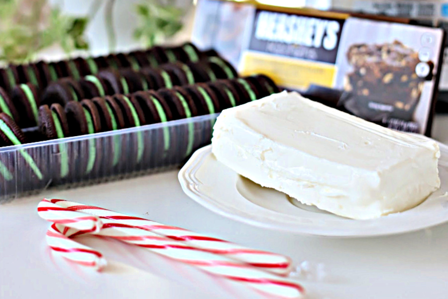 Oreo Cookie balls are super chocolaty with a fun minty flavor. An easy recipe that is no-bake and a favorite addition to your Christmas and holiday cookie tray.