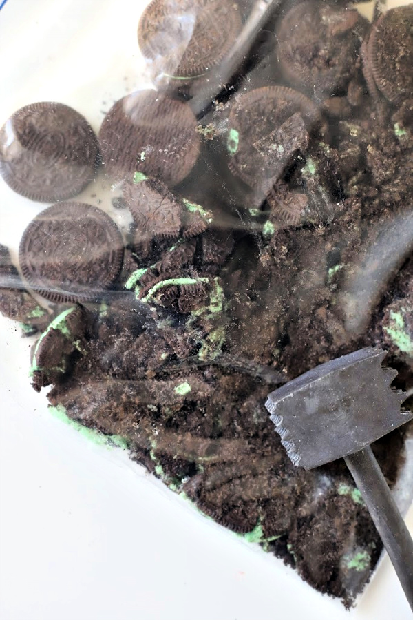 Oreo Cookie balls are super chocolaty with a fun minty flavor. An easy recipe that is no-bake and a favorite addition to your Christmas and holiday cookie tray.