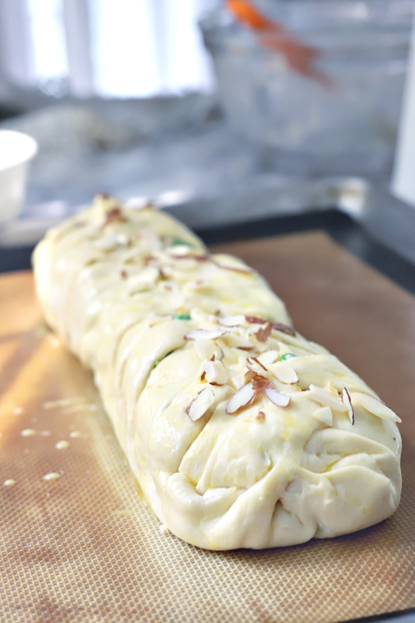 Easy recipe budget-friendly crescent chicken braid. Baked golden brown with cheesy filling, it is perfect for brunch or a quick weeknight family dinner.