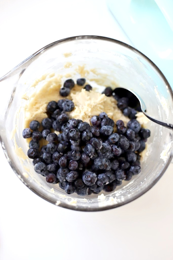 An easy recipe, blueberry buckle coffee cake is a favorite old-fashioned dessert. Moist, delicious with a sweet crumb streusel topping it is just right for snacking, breakfast or brunch.